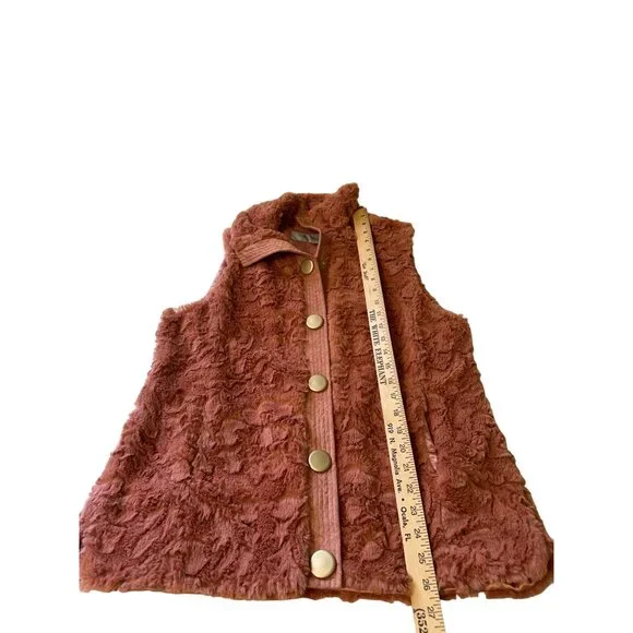 💖Marc New York, Andrew Marc salmon fur vest with pockets and gold button - Picture 10 of 10